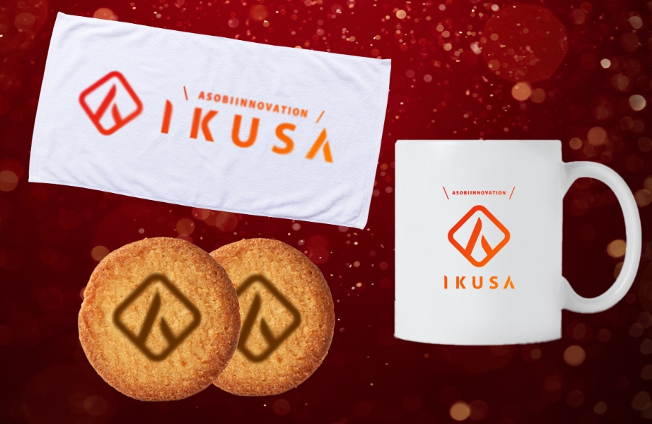 IKUSAのロゴが付いたタオルとマグカップとクッキー