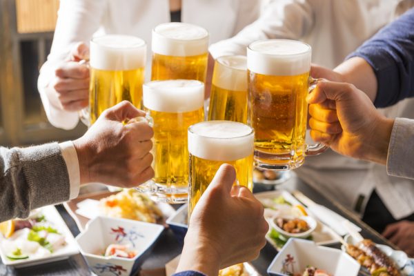 忘年会で盛り上がる余興・出し物のネタ30選
