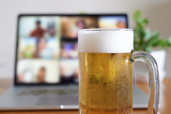 オンライン飲み会におすすめのフード宅配サービス5選!